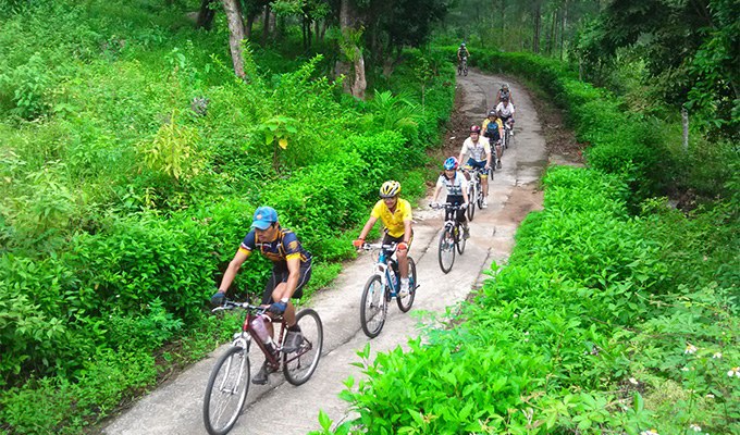 Đạp Xe Đạp Trên Đình Bàn Cờ - Thành Phố Đà Nẵng